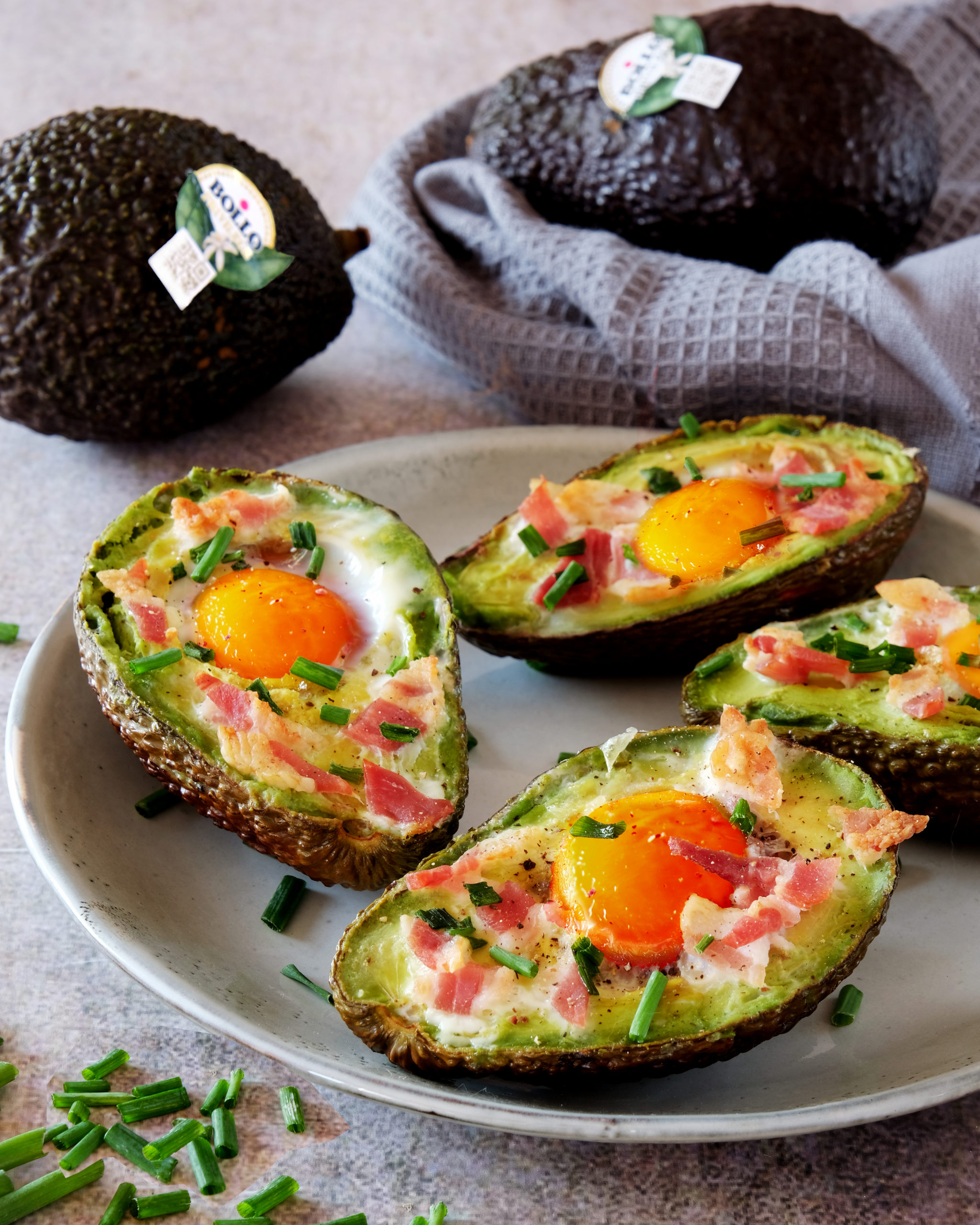 Baked avocados with eggs and bacon